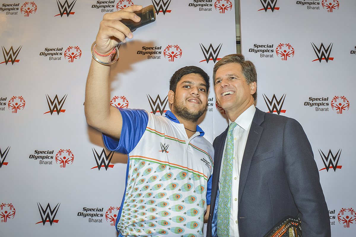 Shrey Kadian, athlete from Special Olympics Bharat in India taking a selfie with Timothy Shriver, Chairman of Special Olympics