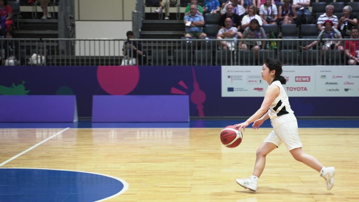 Natsumi Uchida on the court.